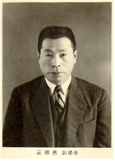 그림3. 부학장 재임시의 김명선1950년 앨범.jpg